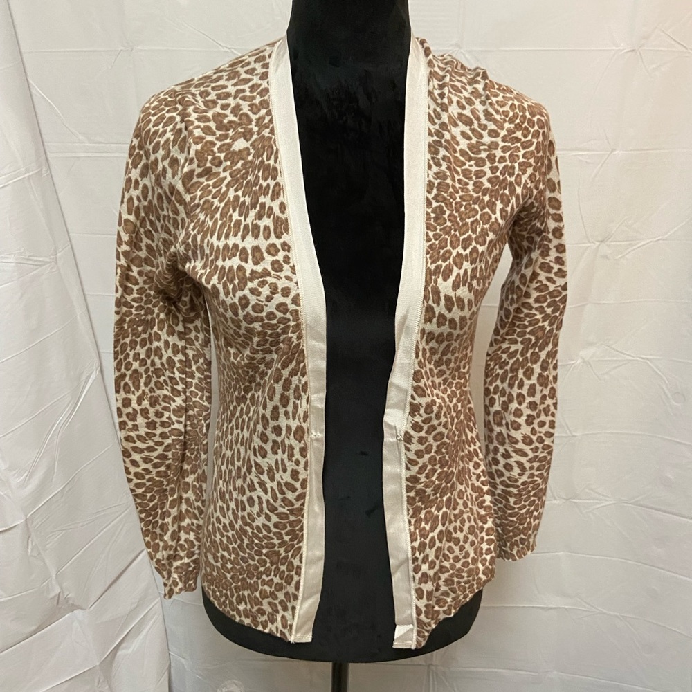 Banana Republic sweater. 100% cotton size s petite. Cute animal print